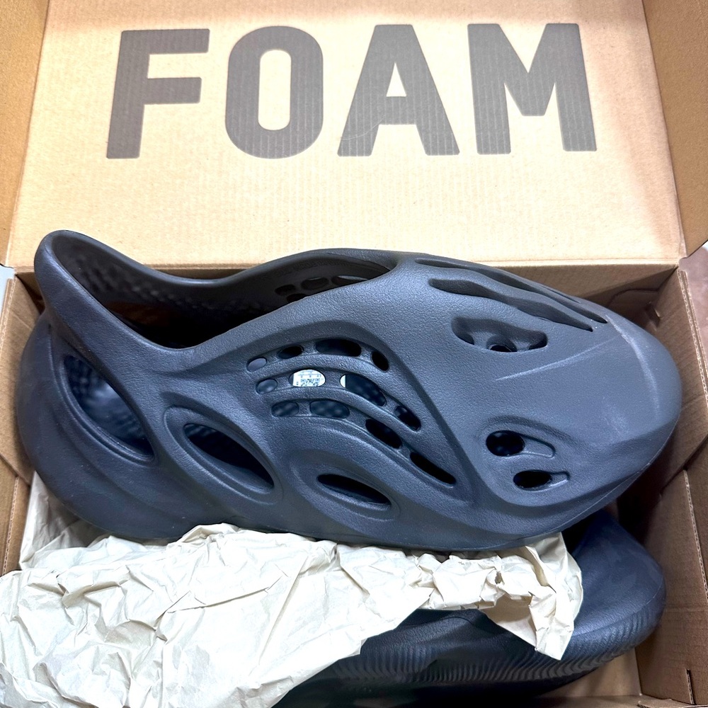 Yeezy black Foam Runners Adidas
